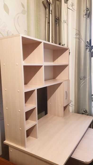 Стол письменный .