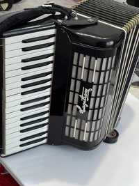 Acordeon HAGSTROM GRANESSO cu 96 basi