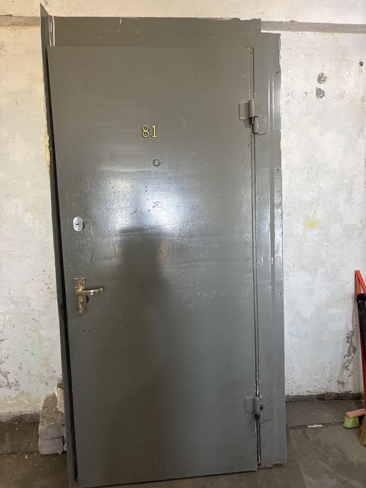 Продам железную дверь