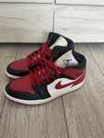 Jordan 1 mid bred toe