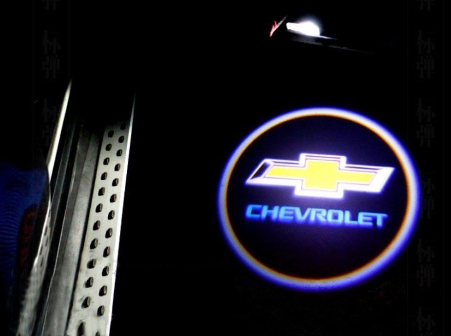 Gerbli led logo va Chevrolet logo - Dostavka bor dona