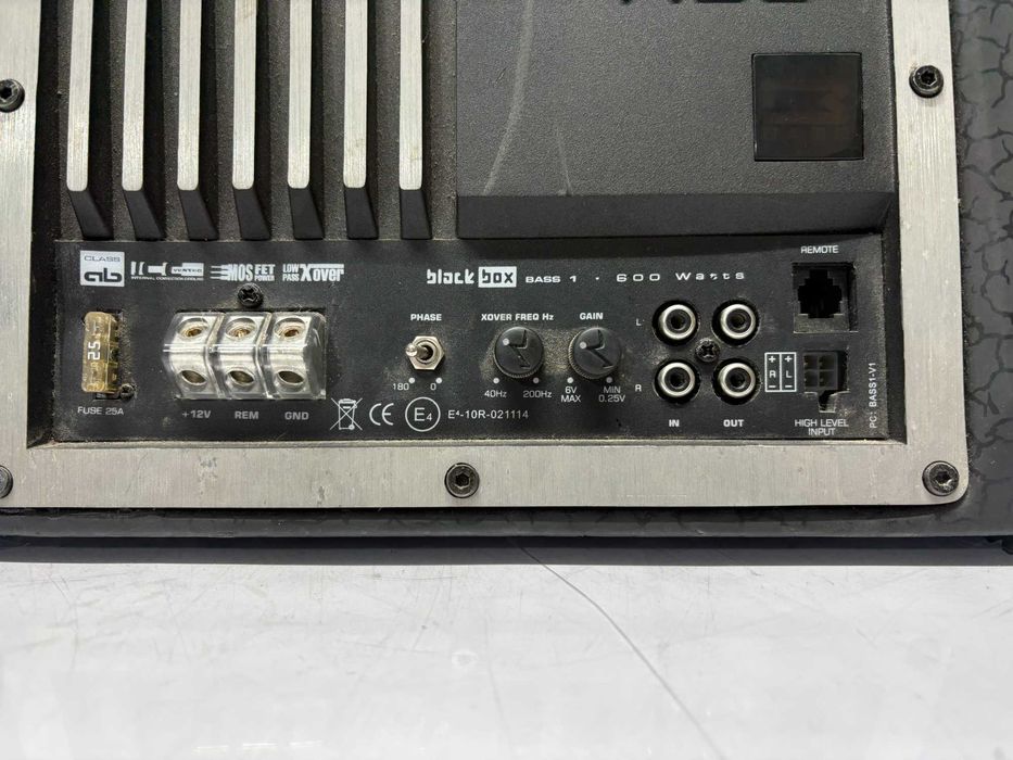 Буфер за кола - VIBE SQ8 EVO / 900W