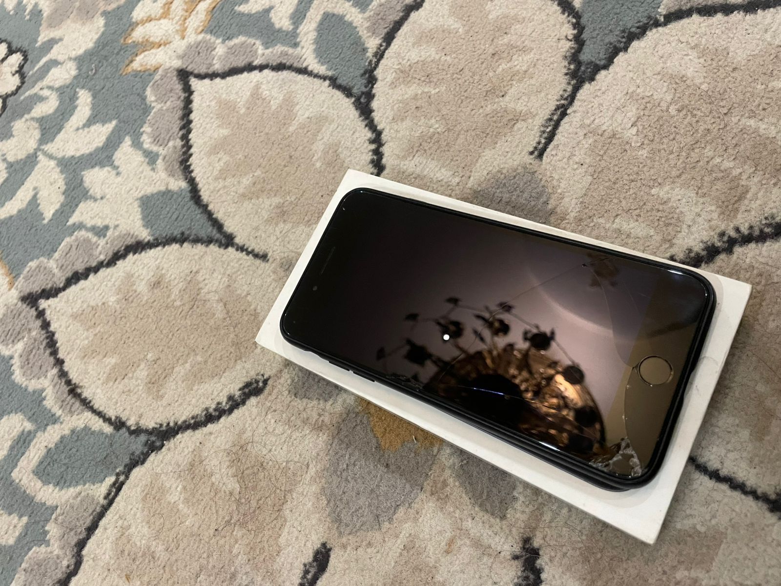 Продам iPhone 8+