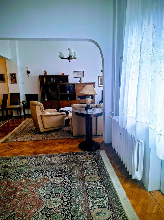 Аристократичен апартамент на Докторска градина !