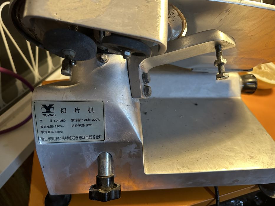 Продам слайсер в отличном состоянии