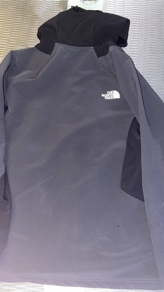 The North Face ветровка чисто нова