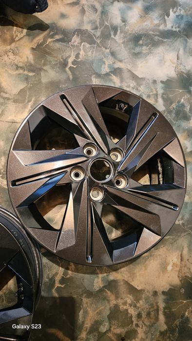 Продам оригинальные диски R16 Hyundai Elantra с датчиком TPMS