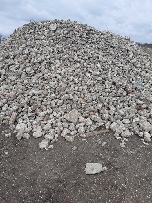 Vindem beton concasat foarte curat
