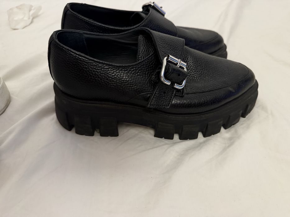 Moja , noi , sunt foarte comozi si eleganti , marimea 36 , sunt super