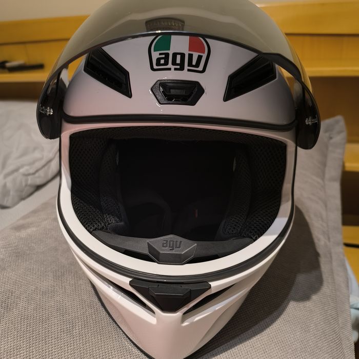 Vând casca AGV K1 S împreună cu 3 vizoare