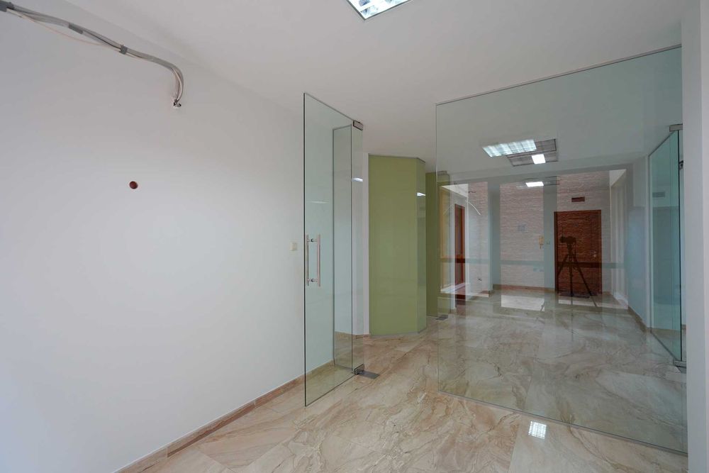 Продава се Офис в Варна, Център - 133 кв.м за 3083 €/кв.м - Снимка #9