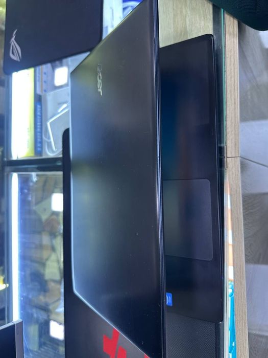 Notebook sotiladi Acer laptop