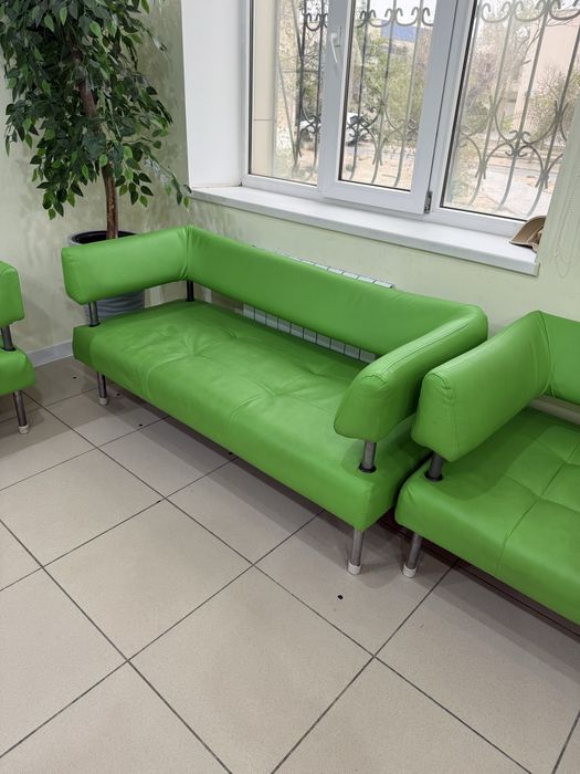 Продается диван с 2 креслами