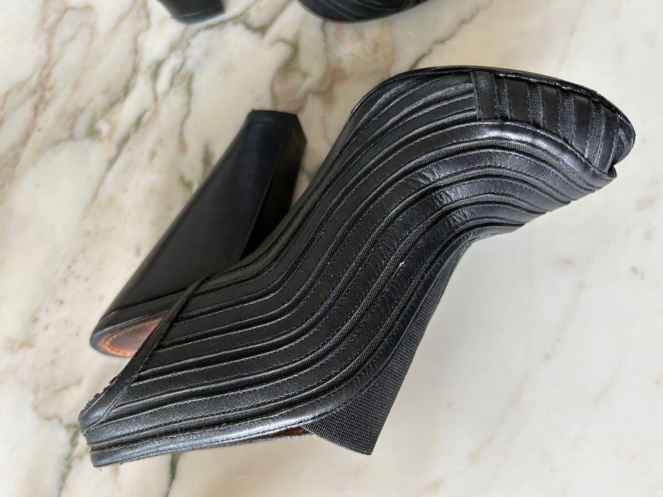 Pantofi GIVENCHY din prezentare de moda (pret noi 7800 lei)