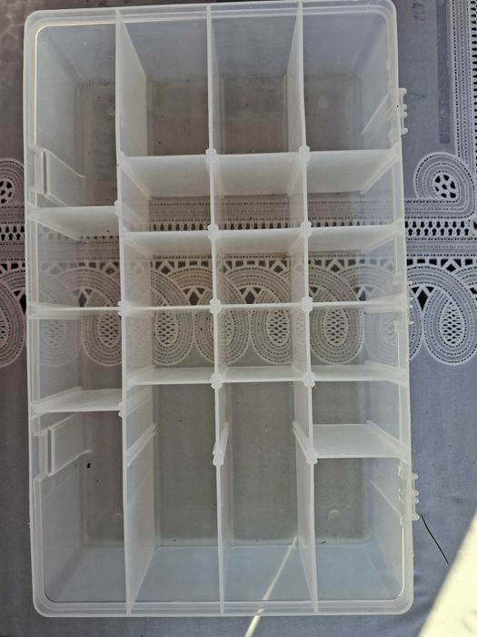 Cutii transparente din plastic pentru depozitare