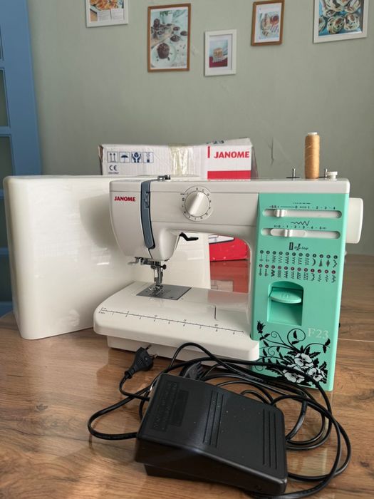 Продам швейную машинку Janome F23