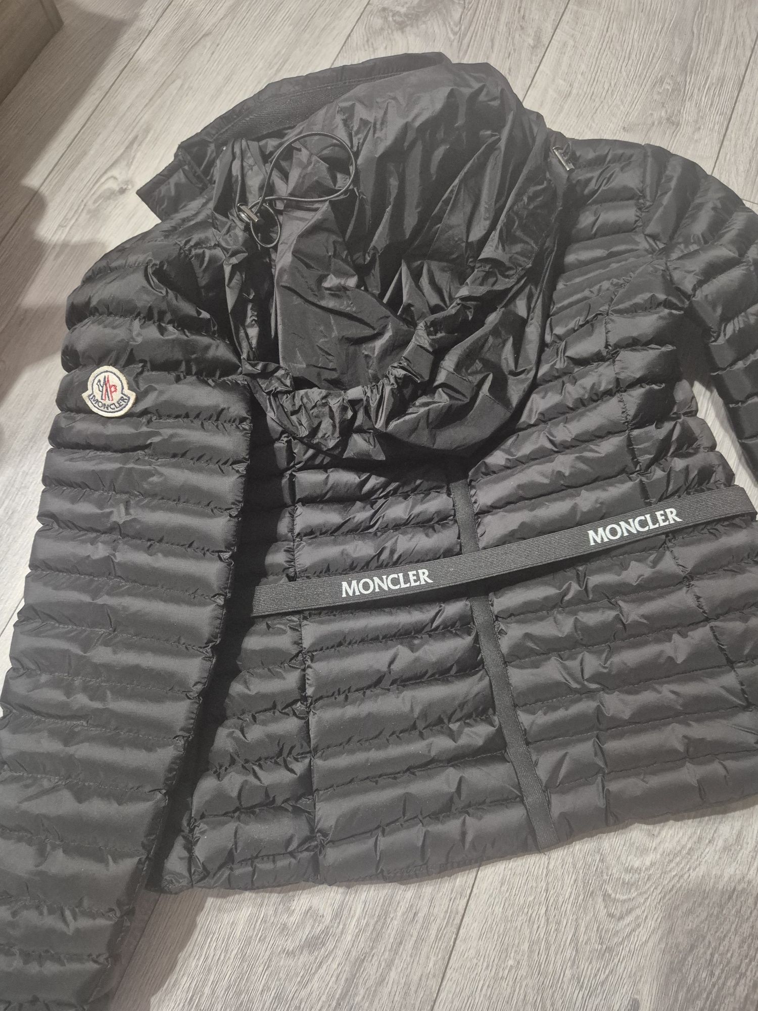 Яке Moncler късо