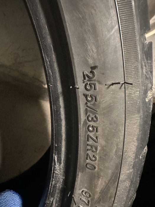 255/35/20  М+S за 4 броя гуми  лично предаване