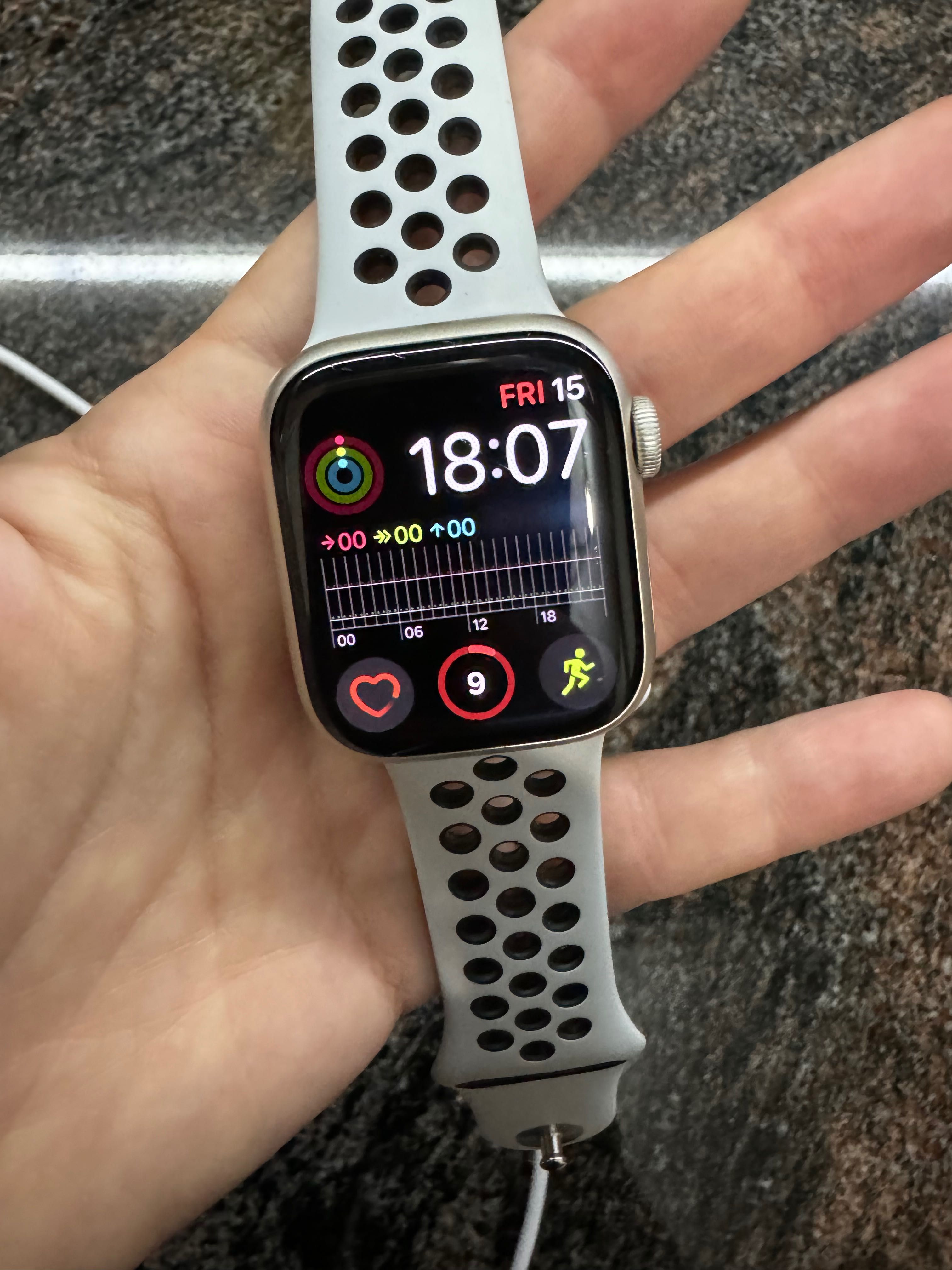 Apple Watch S7 Nike GPS 41mm