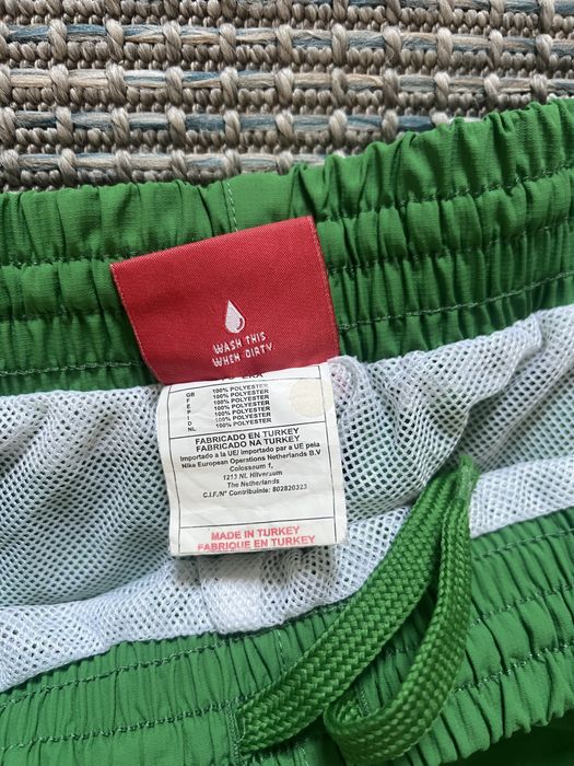 Vând pantaloni de trening .