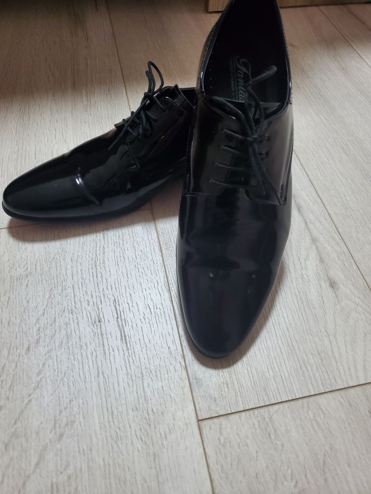 Мъжки черни лачени обувки