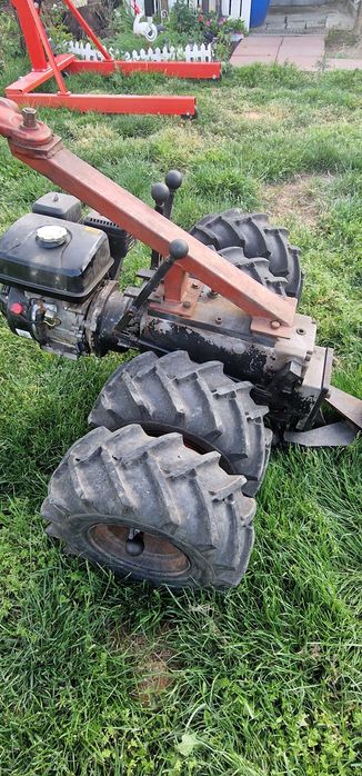 Mașina de tuns iarba,lucerna,fin,etc pe benzina cu 4 roti