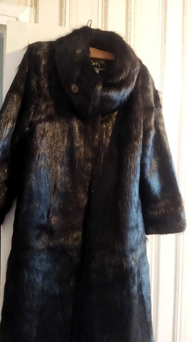 Продам нутриевую шубу,в отличном состоянии,черного цвеа
