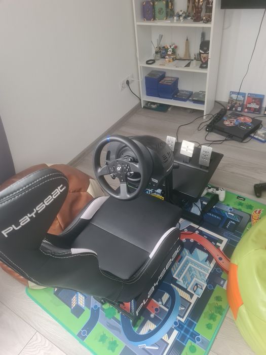 Volan gaming cu scaun și pedale+ un ps4 functional