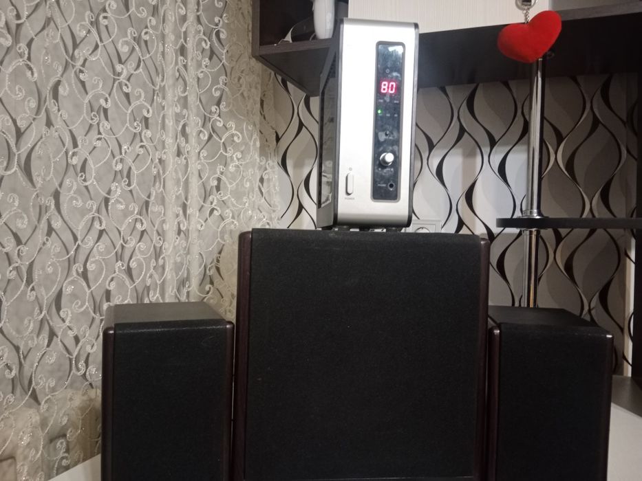 Продам сабвуфер с колонками