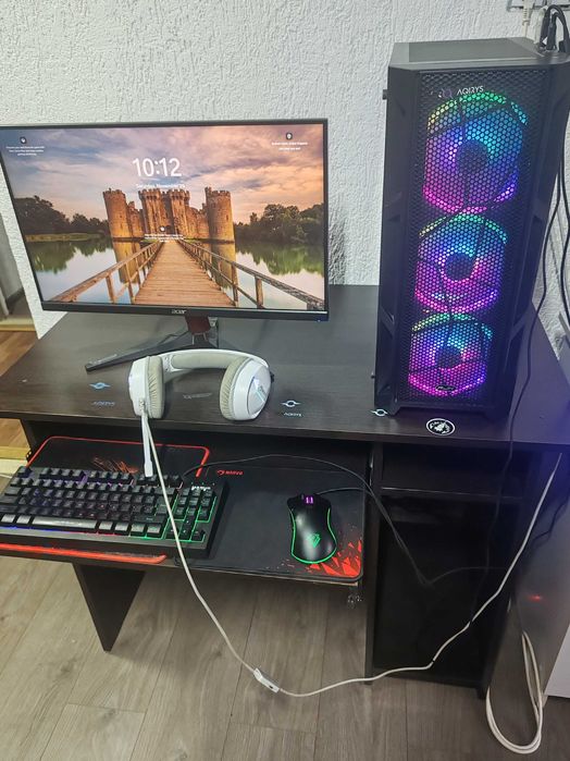 Vând PC și monitor în stare bună