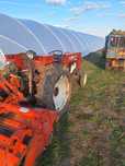 Vând tractor fiat   Motor în 3 pistoane.