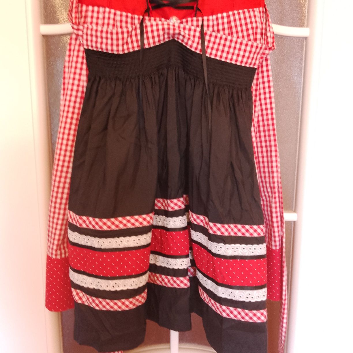 Dirndl marime 32 model deosebit transport gratuit 1 mai