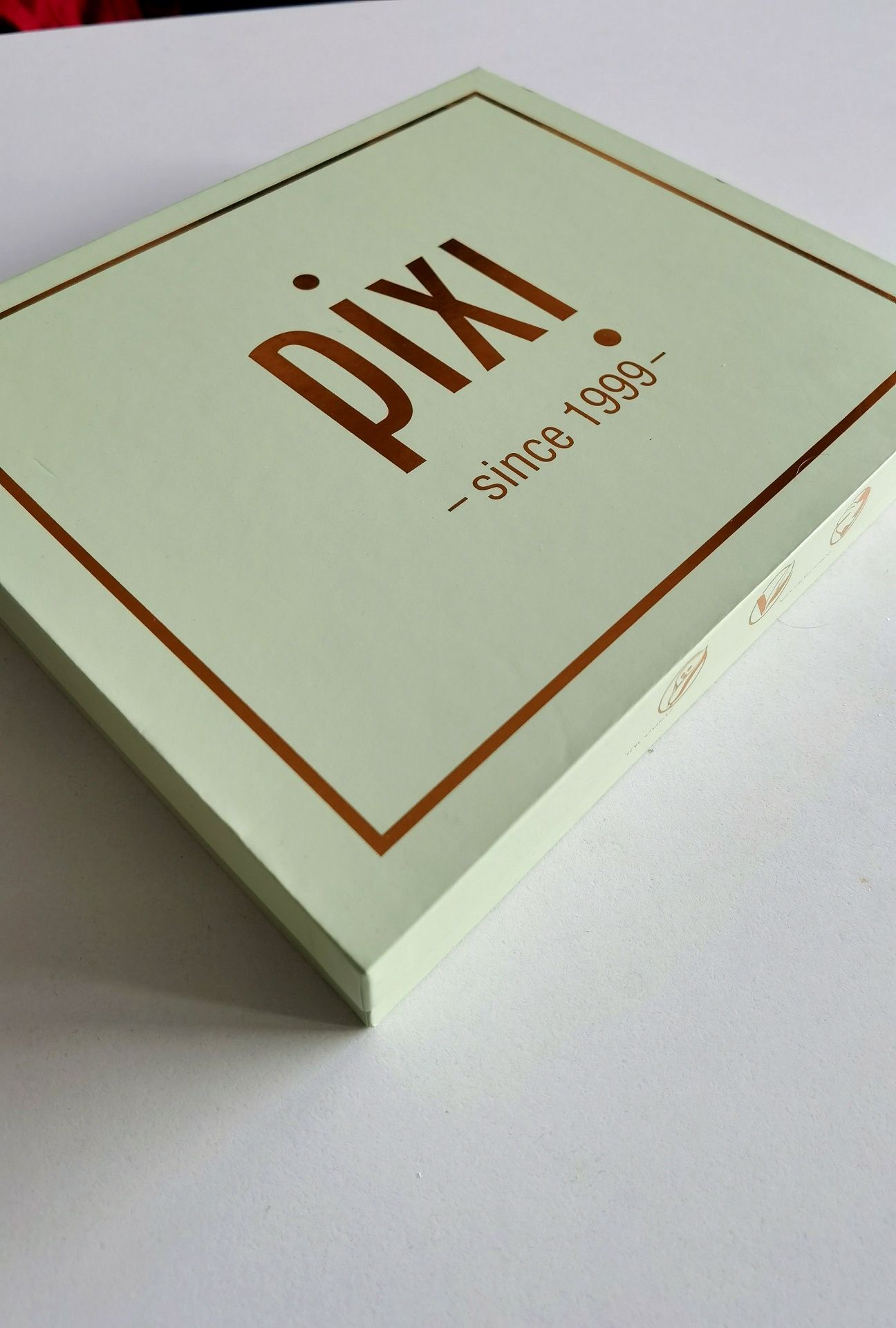 Pixi кутия с besteseller козметика