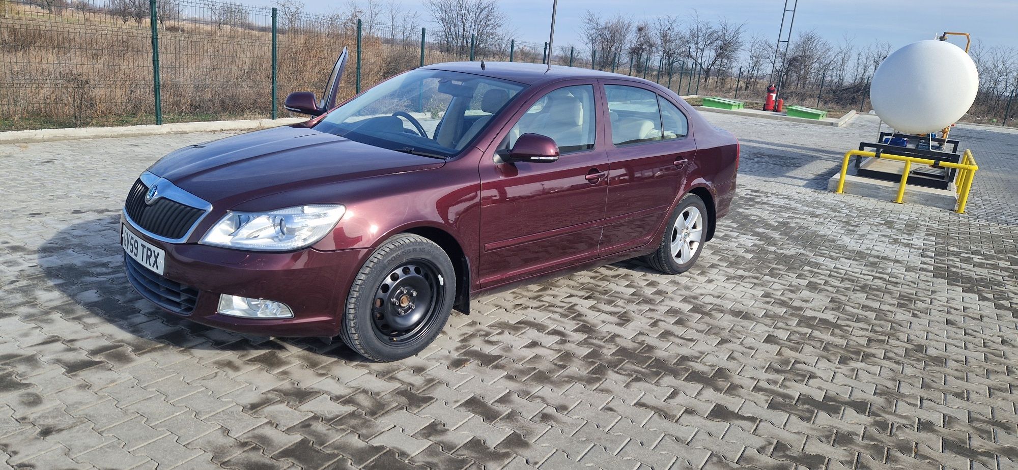 Dezmembrez skoda octavia 2 1.6 cayc facelift