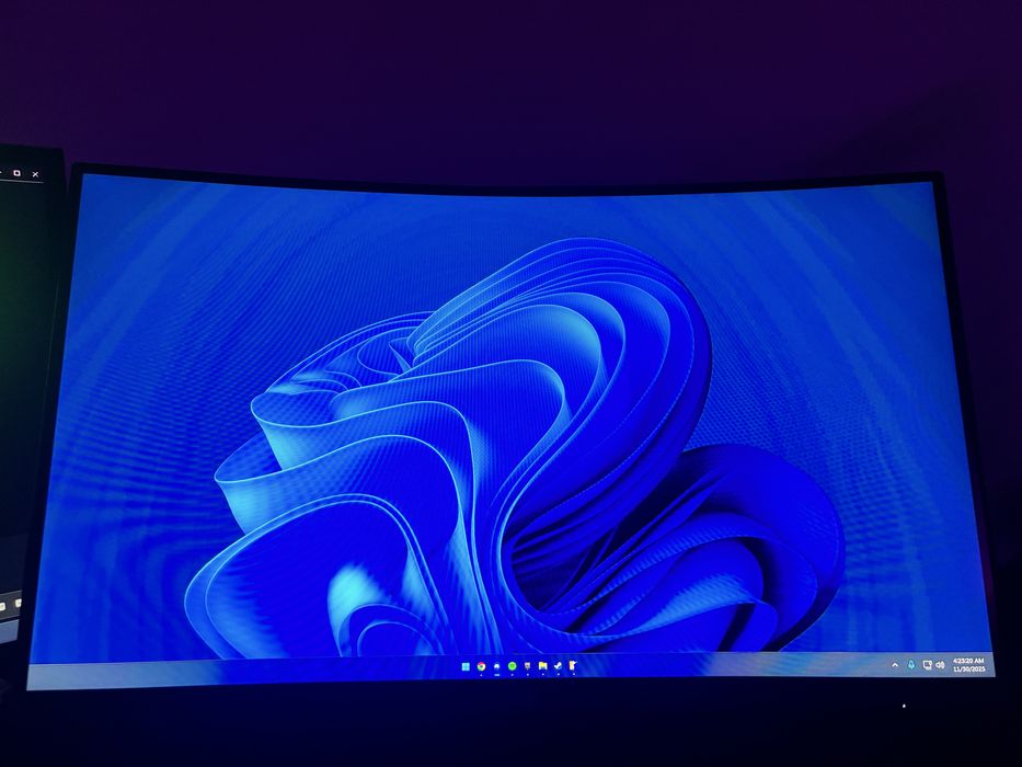 Vand Monitor Gaming Curbat WLED VA AOC 27" FHD 240Hz 0.5 ms