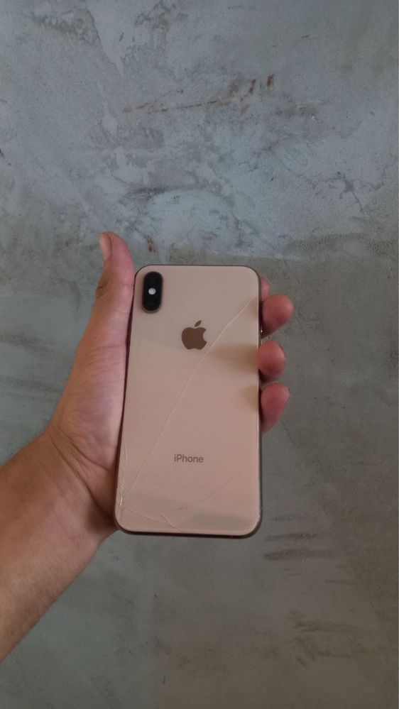 Iphone xs Gold sotiladi