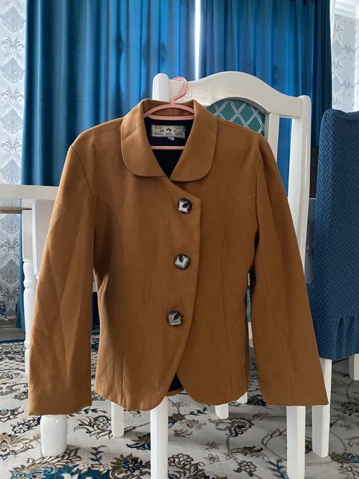 Темно желтый пиджак