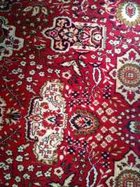 Продавам неупотребяван голям килим - тип персийски- 2.4м x 3.4м