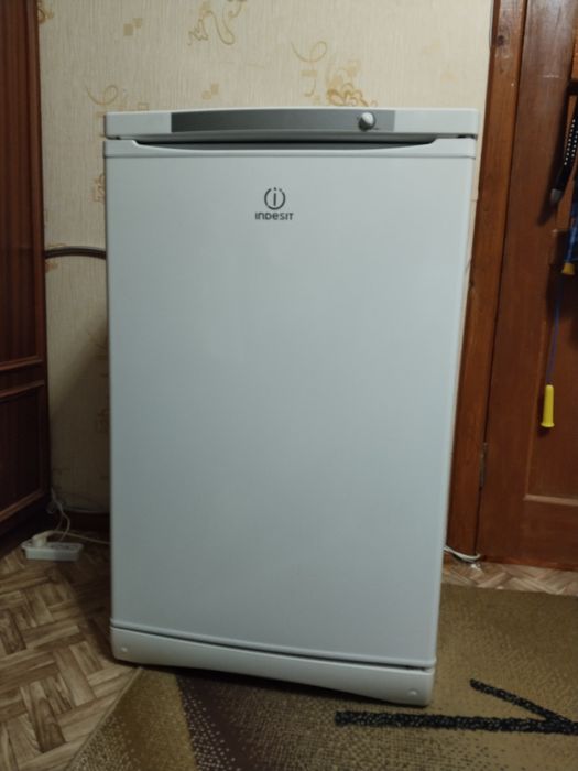 Продам морозильную камеру INDESIT в отличном состоянии