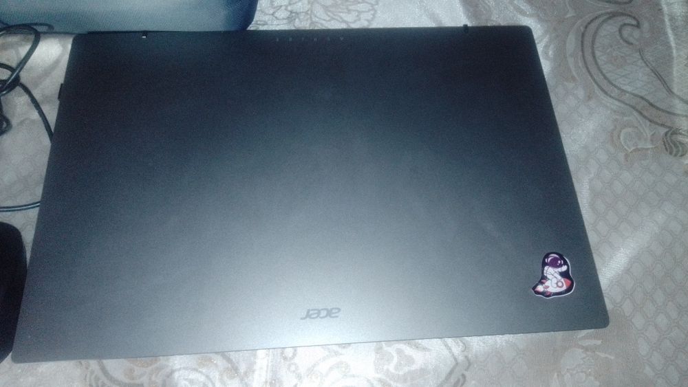 Acer noutbuki yangi.dakument karobkasiyam bor.