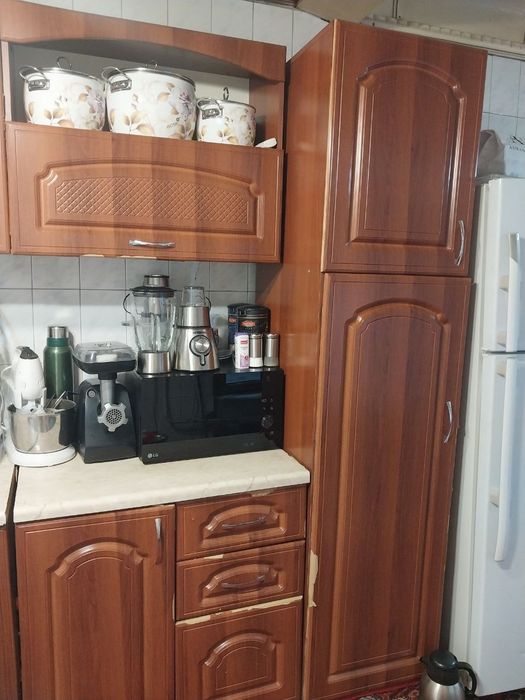 Kuhonniy mebel sotiladi holati yaxwi