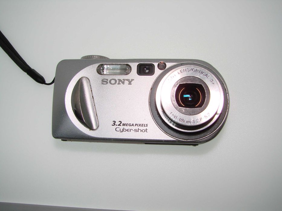 Sony Cybershot DSC-P8 Компактен фотоапарат Ретро Класика, 3.2MP