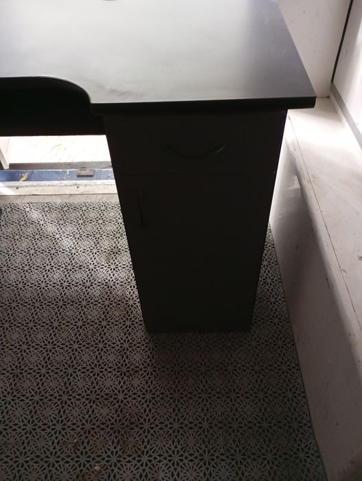 Vînd birou second-hand