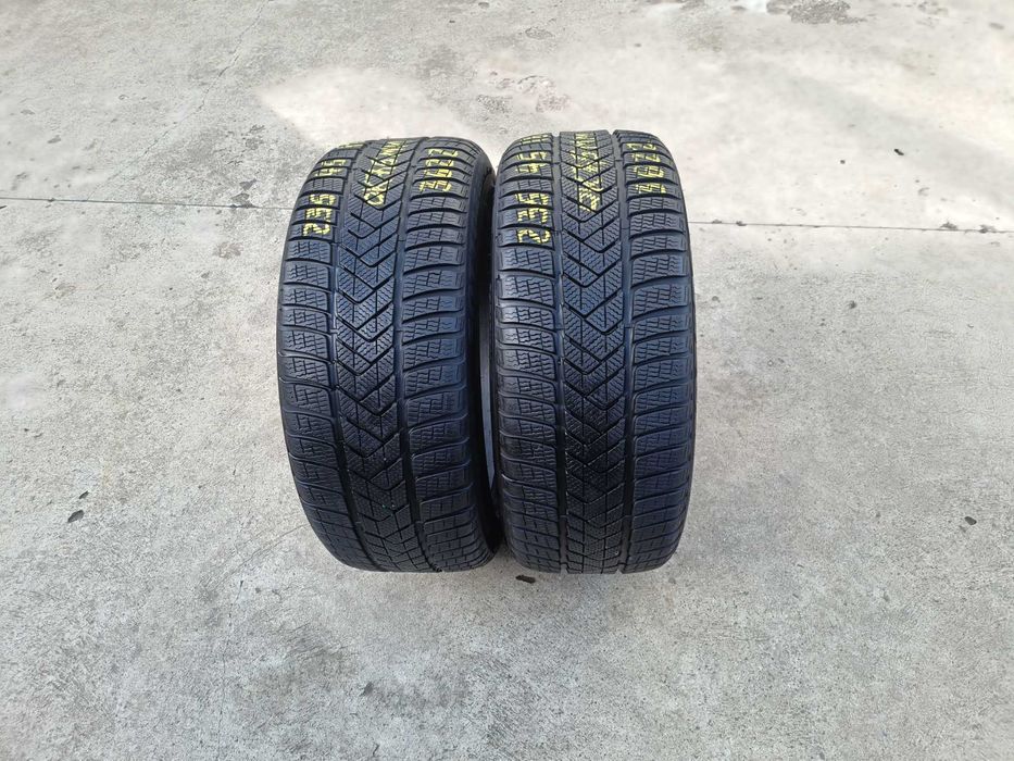Doua anvelope iarna 235 45 18 pirelli sottozero 3 cu 7,5 mm dot 3622
