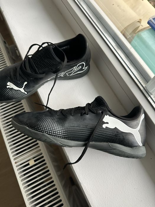 Vand adidasi puma fotbal in sala marimea 40