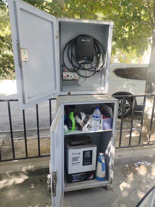 Ящик для зарядки электромобиля