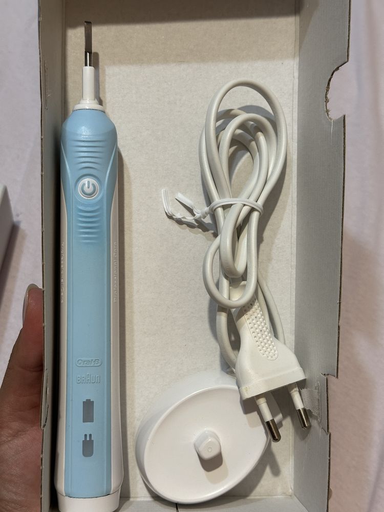 Електрическа четка за зъби Oral B