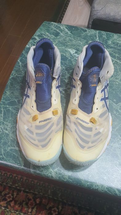 Продам Кроссовки известной фирмы ASICS