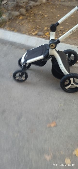 Продаю фирменную детскую коляску