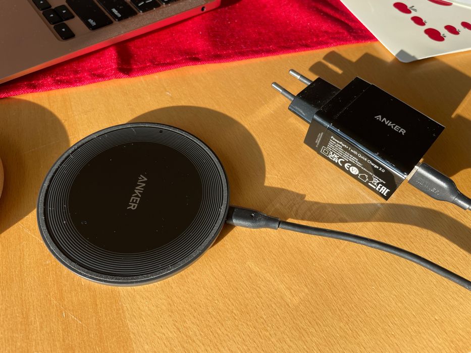 НОВО ! Безжично зарядно Anker 315 Wireless